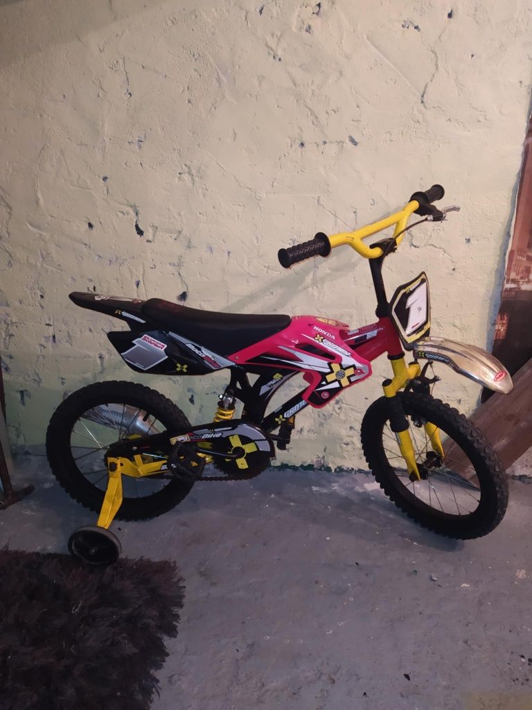 Roweryk /motor z bocznymi kołkami