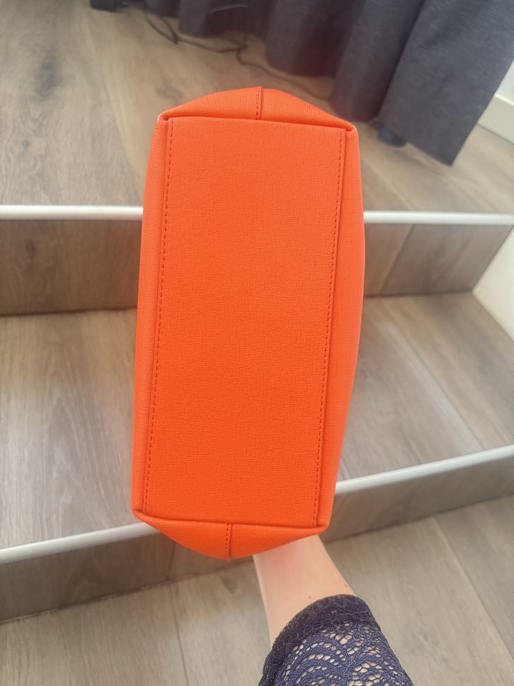 Продам шкіряну сумку Furla