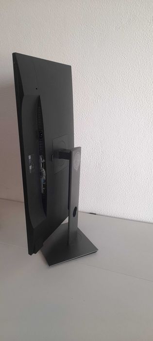 Dell P2719H Monitor 27”