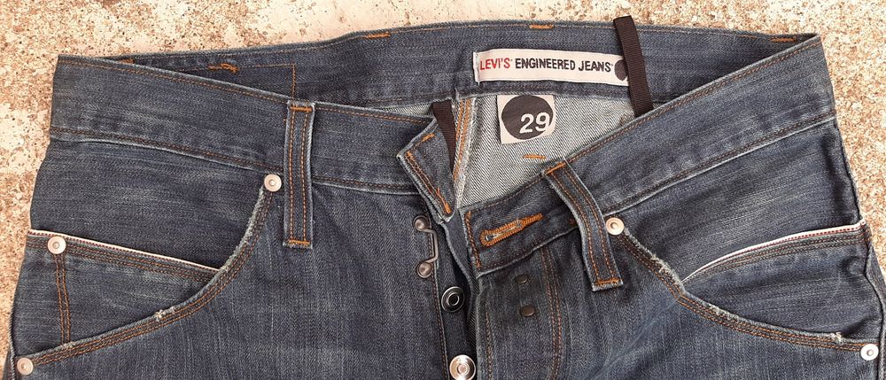 Calças ganga Levi's originais
Engineered jeans.
Muito pouco uso. Como