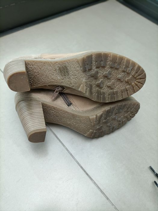 Botins em pele 38