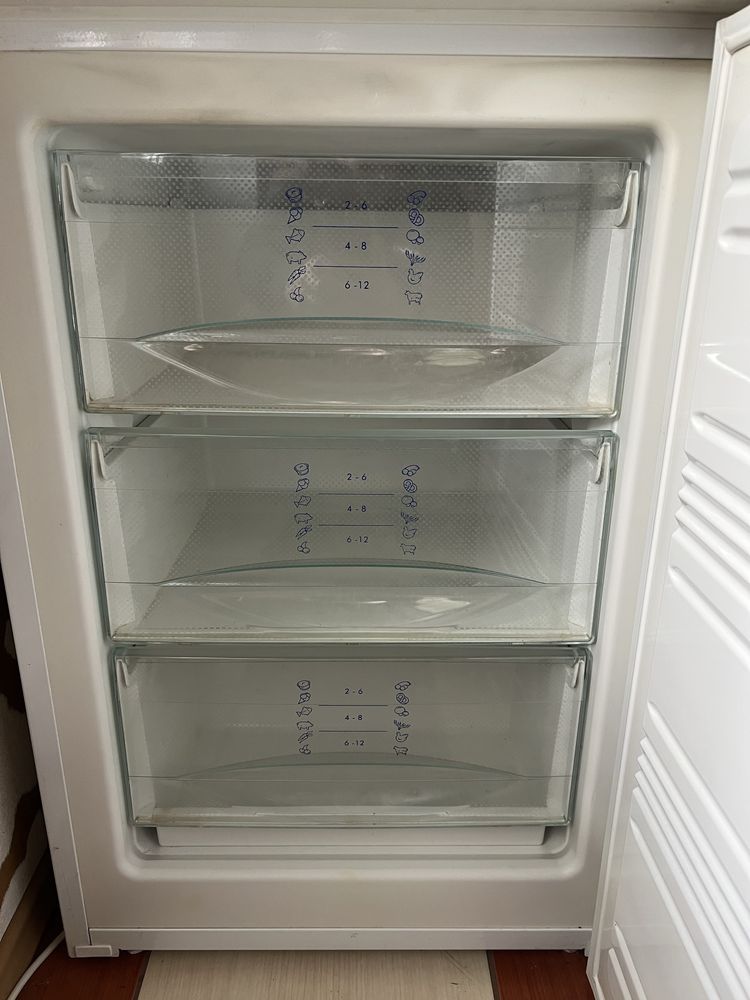 Продам морозилку либхер