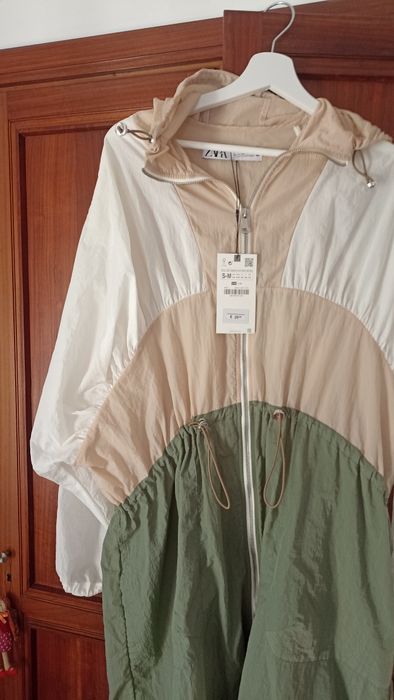 Parka comprida guarda -vento Zara S-M Nova