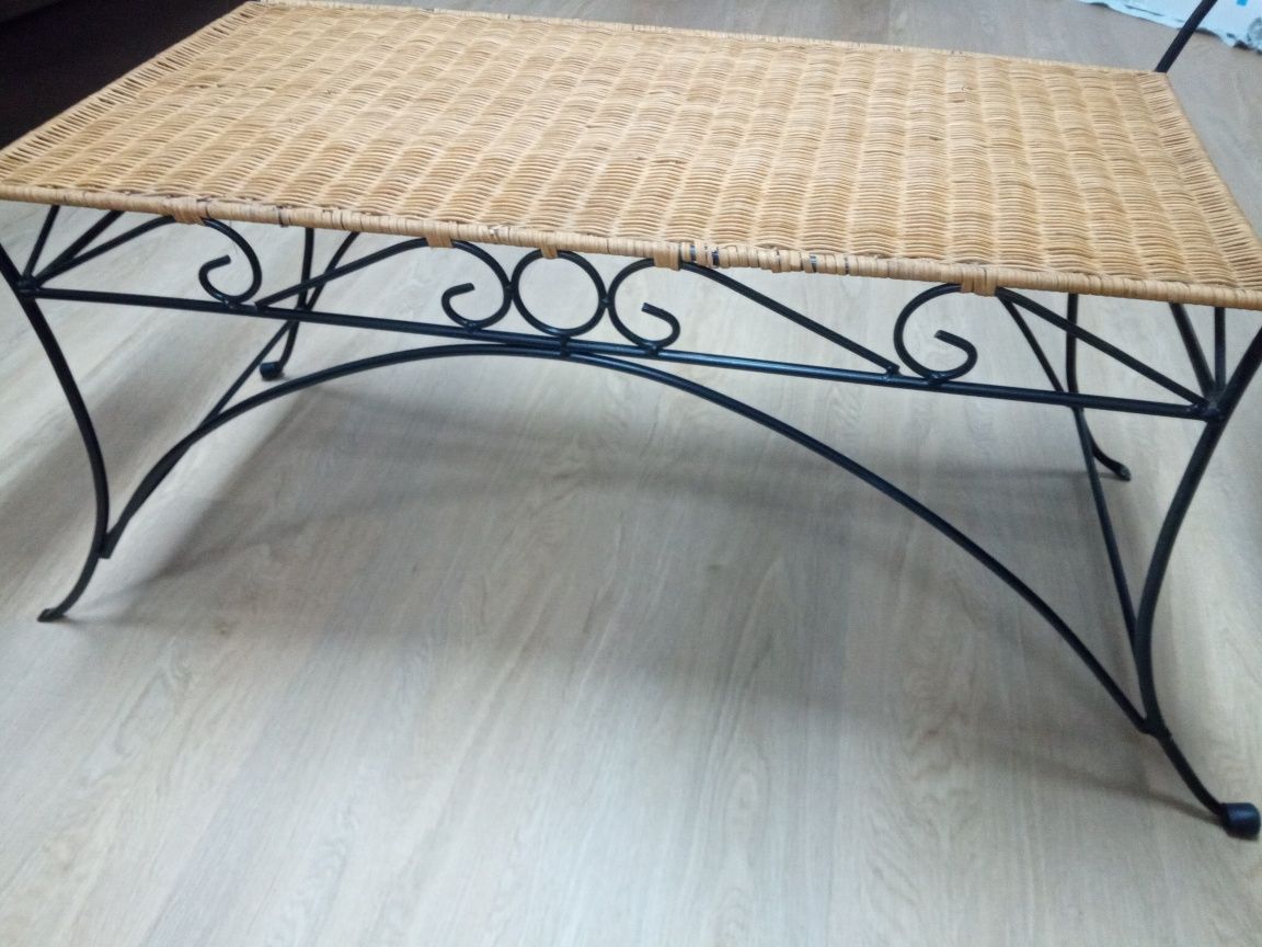 Banqueta em palhinha e ferro