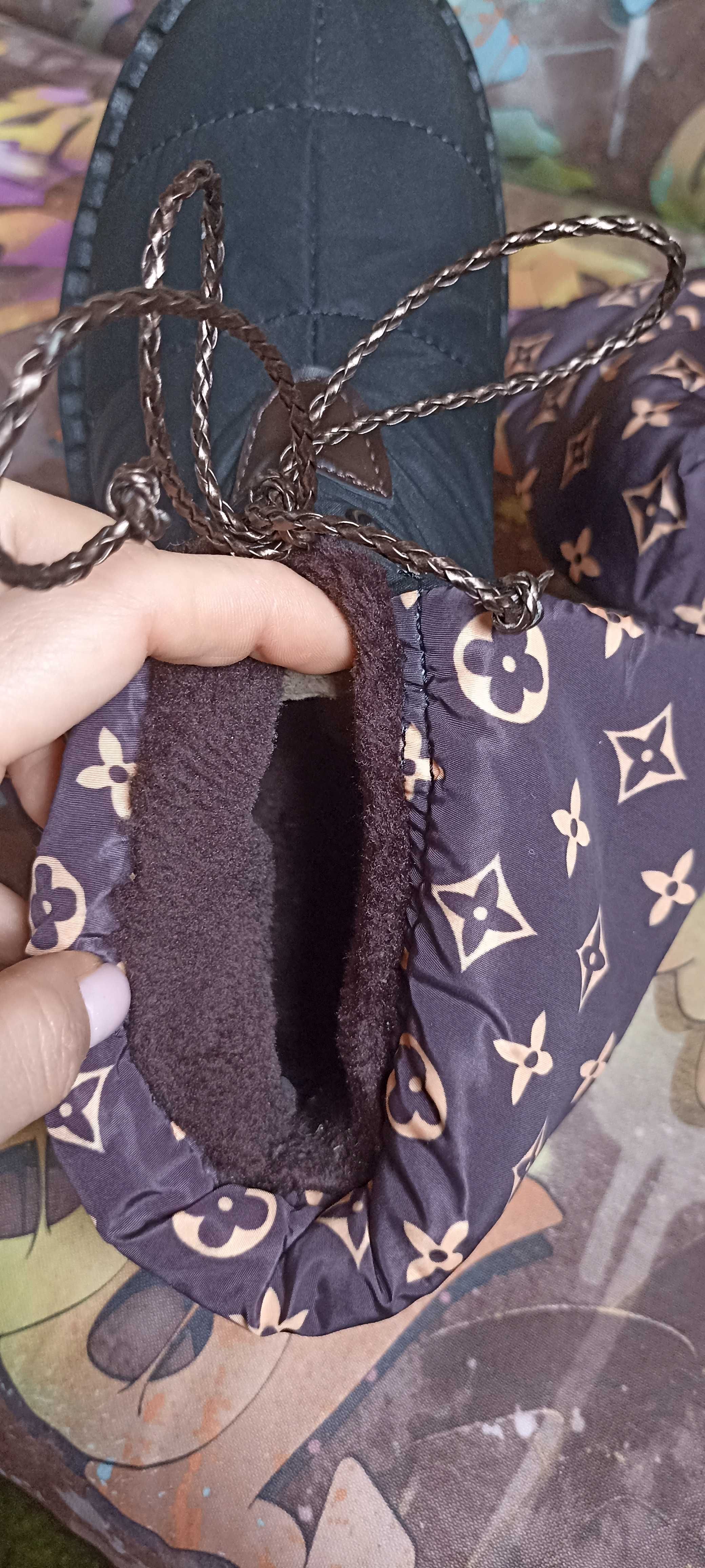 Взуття зимове, міжсезоння,для дівчаток та жінок