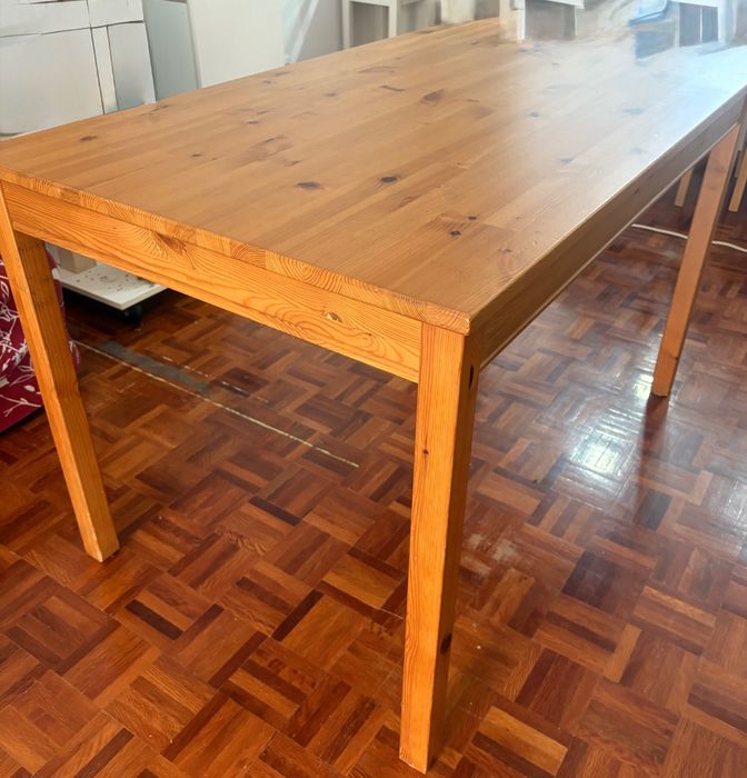 VENDO BARATO!  Mesa semi nova.
