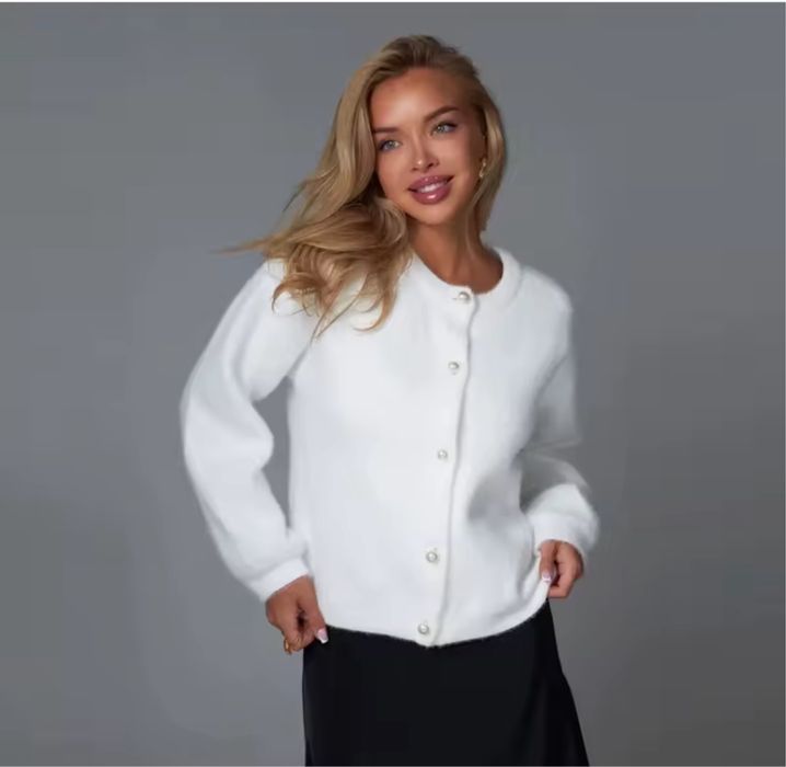 Білий пухнастий кардиган