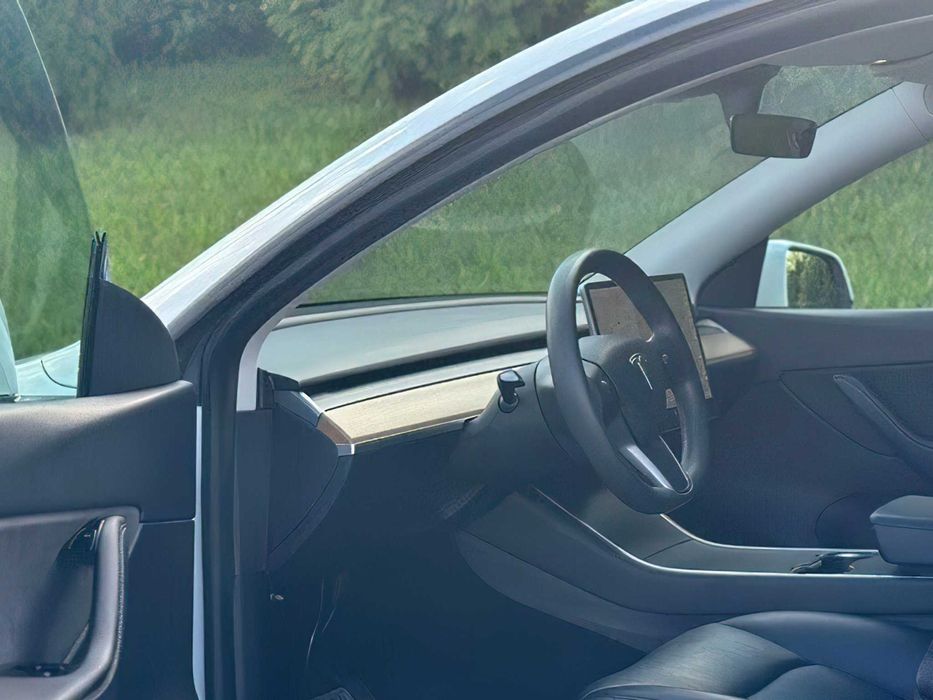 Tesla Model Y Long Range      2020