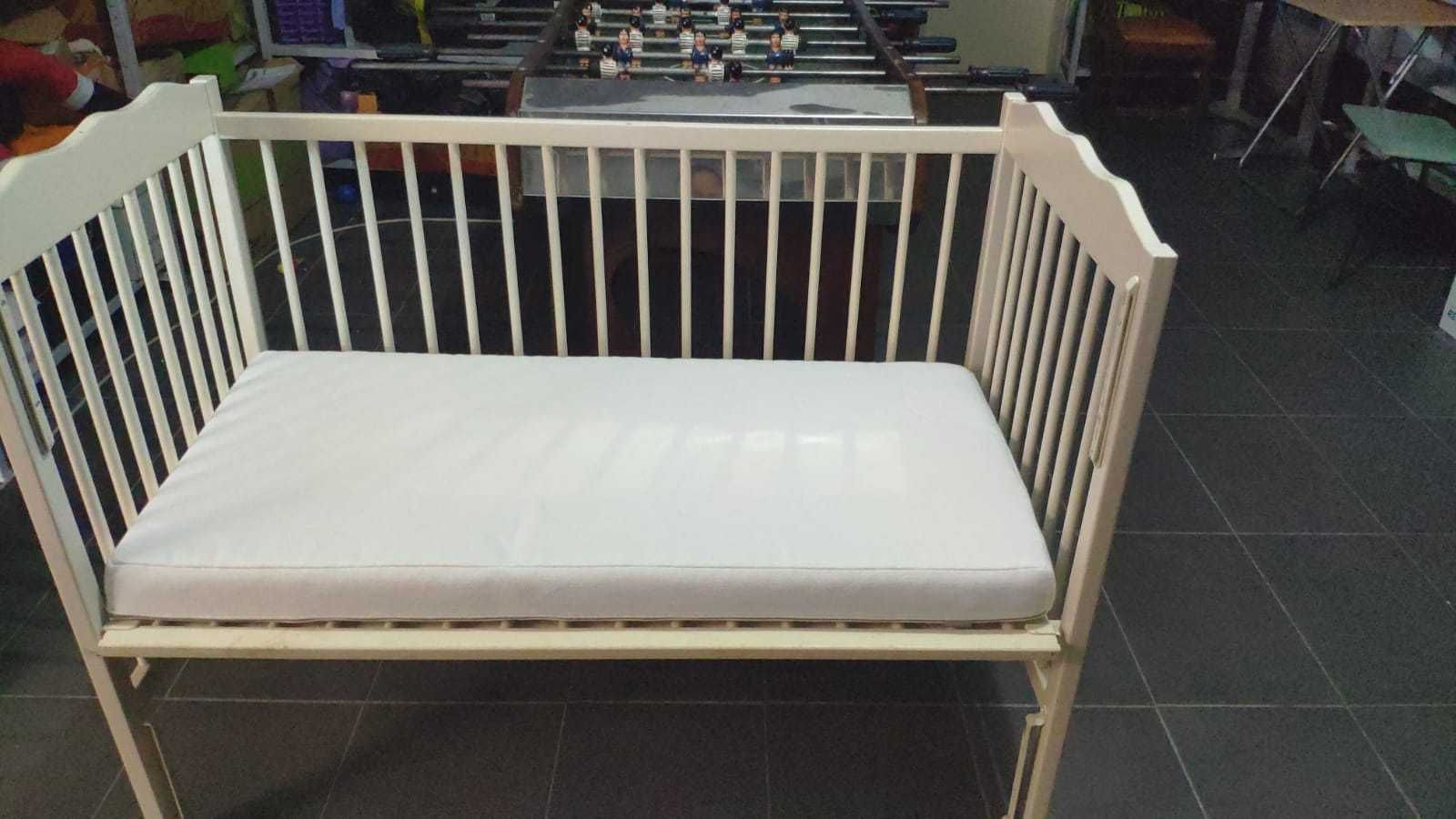 Cama de grades com colchão