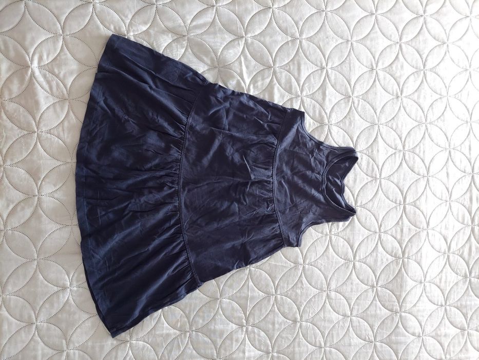 Vestido de menina azul escuro