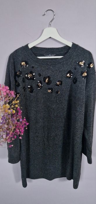 Szara ciepła dzianinowa krótka sukienka sweterkowa z cekinami Nutmeg X