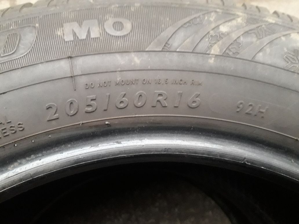 DUNLOP 205/60R16 92H, pojedyńcza opona zimowa.