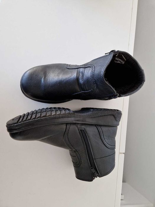 Botas Pretas T41 com 2 fechos