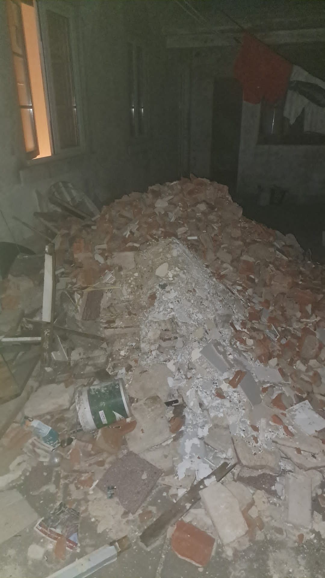 Recolha de entulho móveis madeiras Recolha de Monos