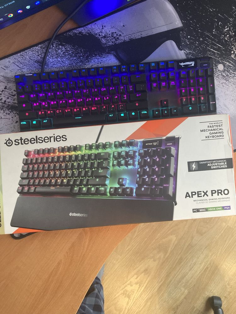 Механическая игровая клавиатура Steelseries apex pro новая