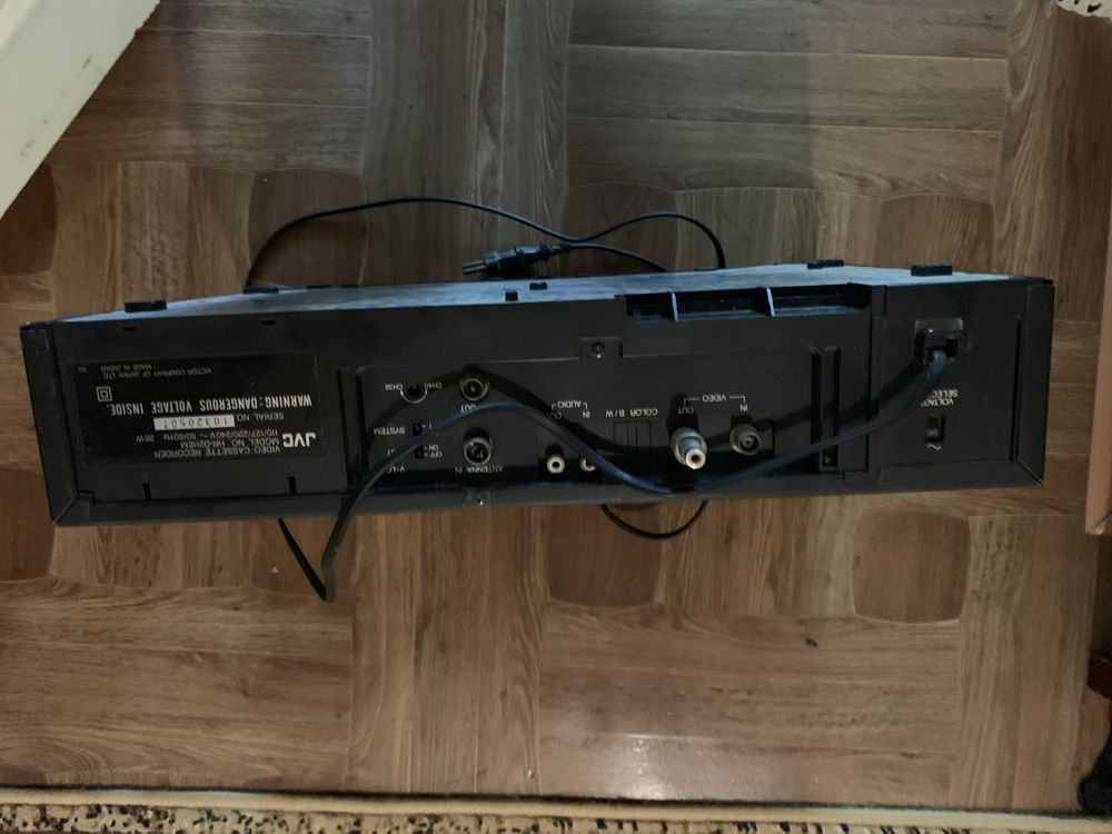 Видеомагнитафон JVC