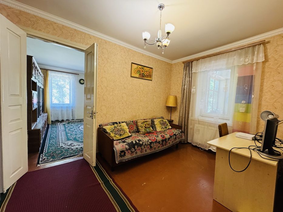 1/2 вул. Благовісна 200 . Центр