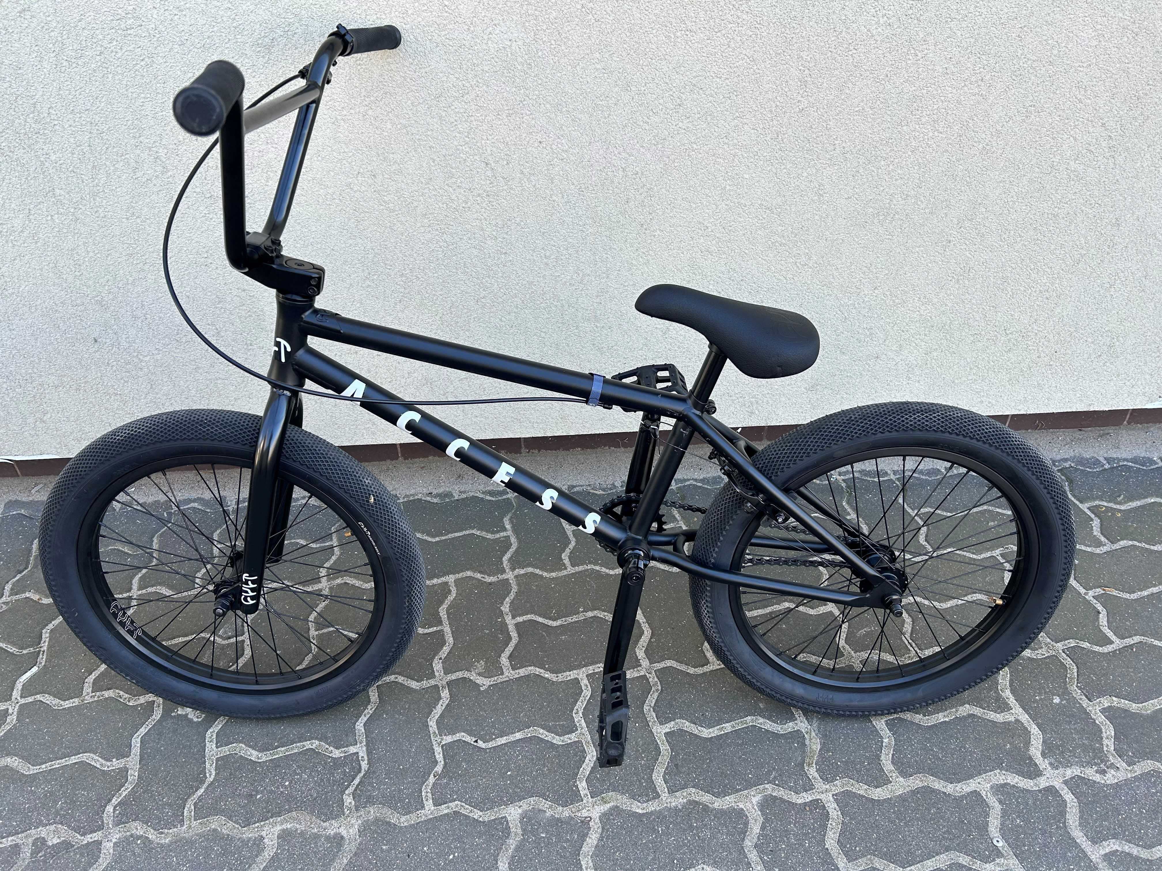 Rower BMX CULT ACCESS - jak nowy, przejechane 4 km , CULT 65PSI MAX