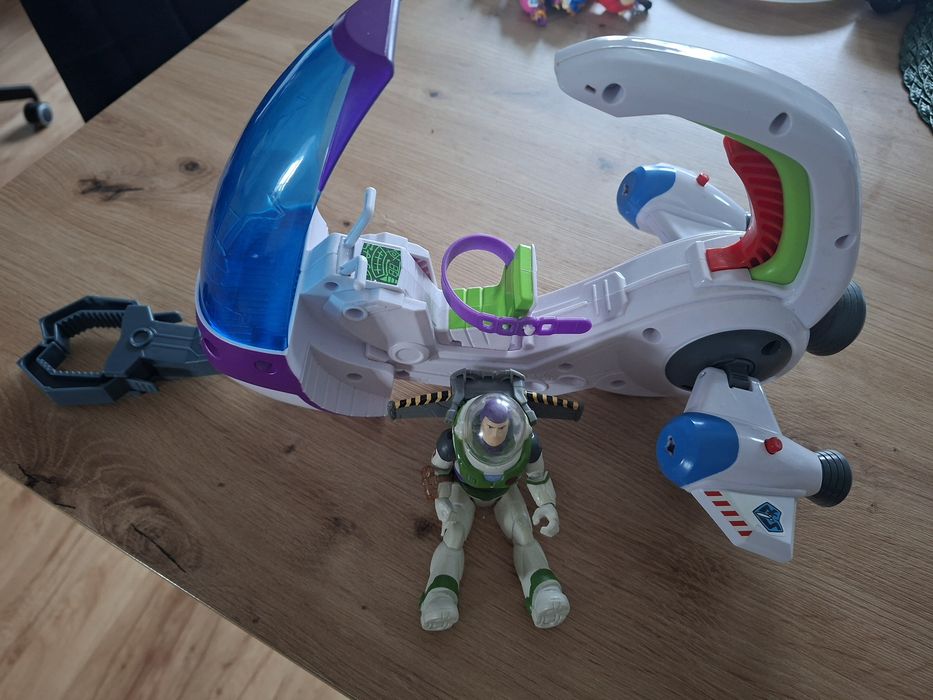 Toy Story Statek i figurka Buzz Astral