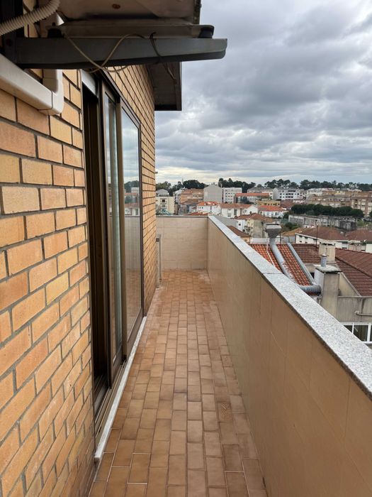Apartamento T3 +1 Com 2 lugares de garagem ao Monte dos Burgos