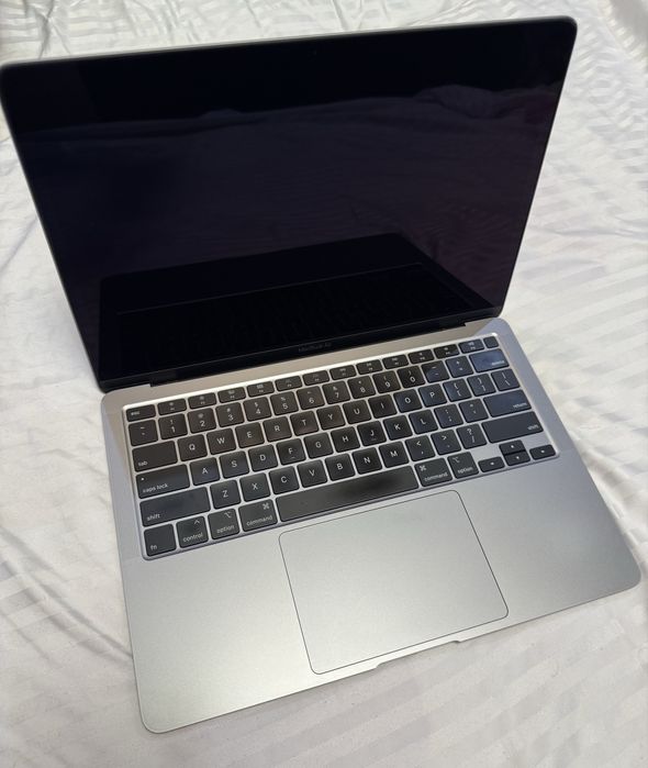 продаю свій MacBook Air 13 2020 • Intel i5 • 16 ГБ / 512 ГБ SSD