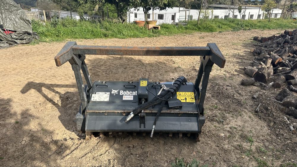 Destroçador florestal bobcat fcr150st semi novo com 50 horas