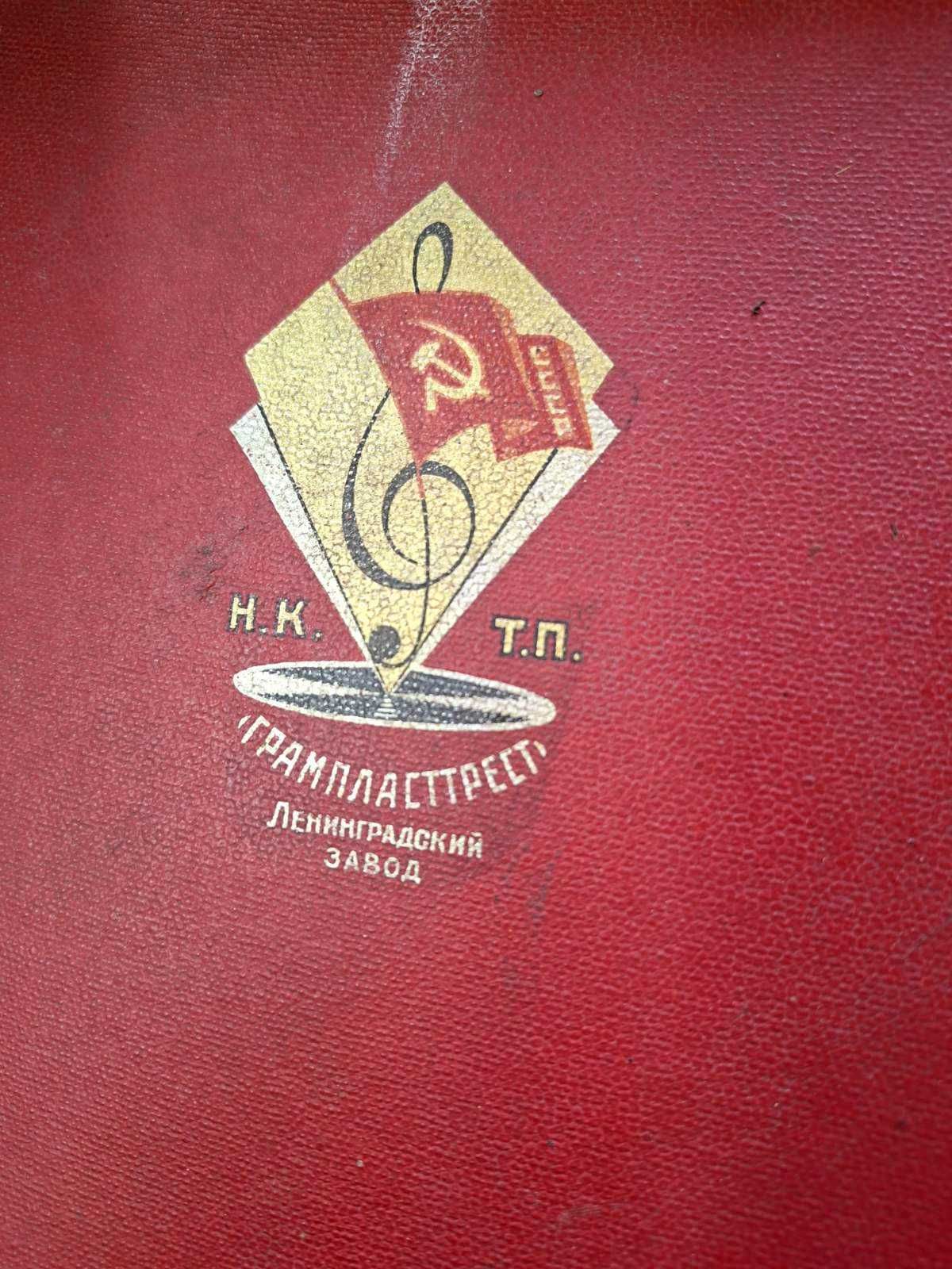 Патефон радянських часів,б/в