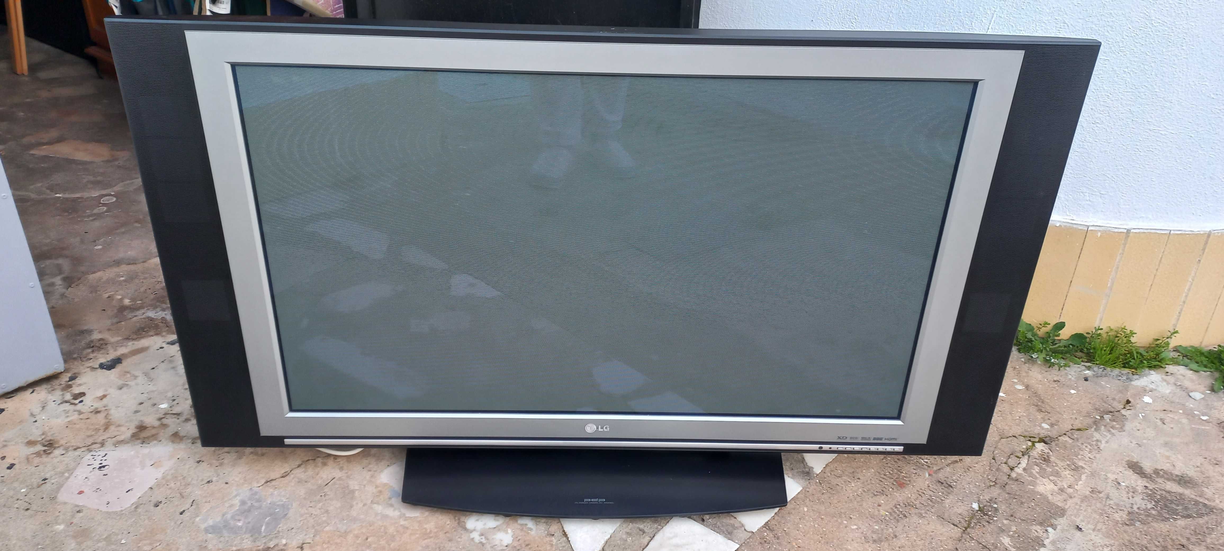 Televisão grande LG