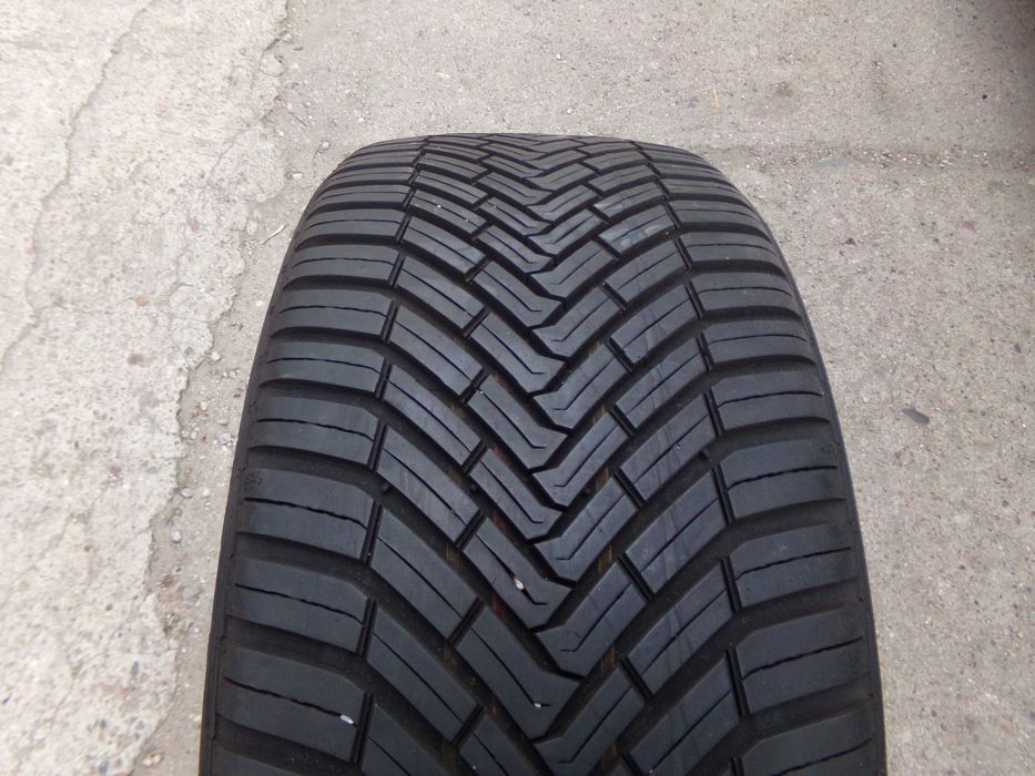 225/40/18    CONTINENTAL ALL SEASON CONTACT -  7mm   - 1 SZT - Tanio