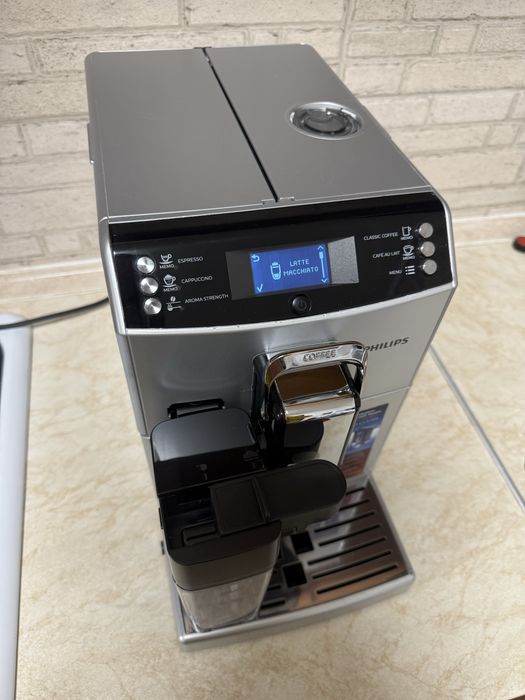 Автоматична еспресо кавомашина Philips EP4051  4000 series