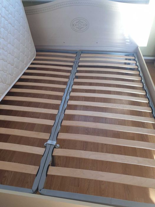 Двоспальне ліжко з ортопедичним матрацом та тумбочкою