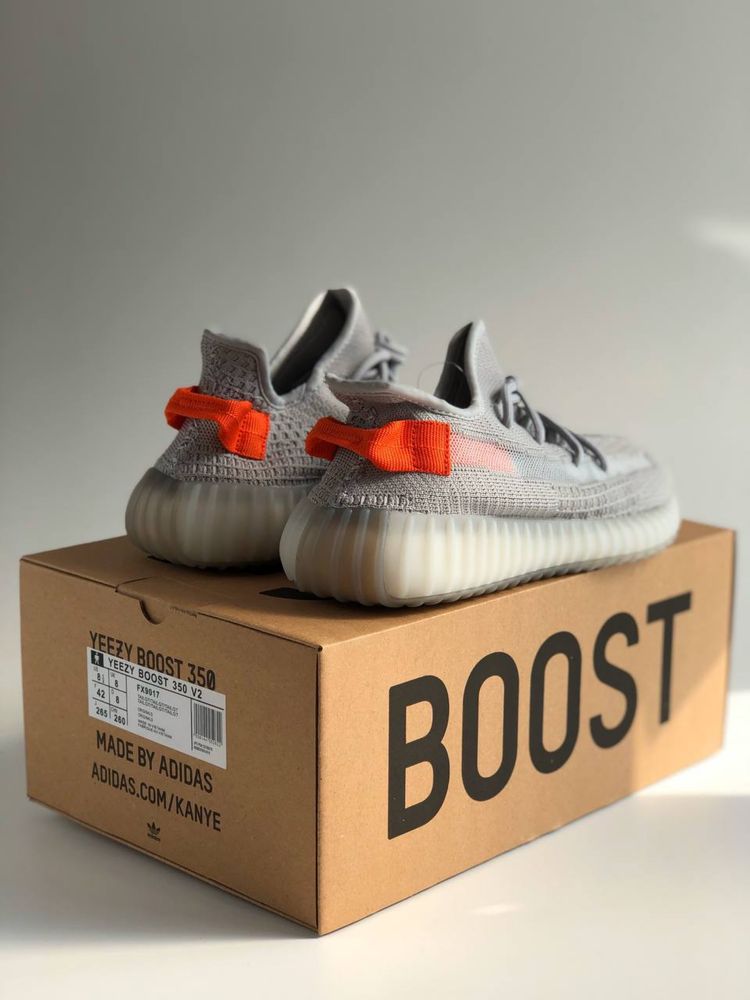 Buty Yeezy Boost 350 v2 tail light