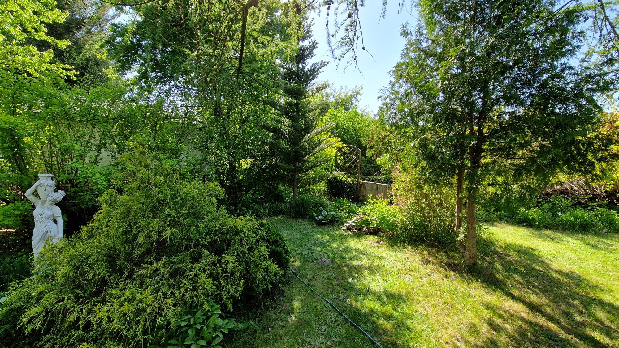 Działka z murowanym domkiem 500 m² w Ochli