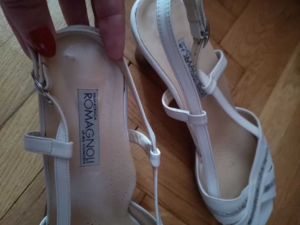 Biało - srebrne sandały na obcasie rozmiar 40