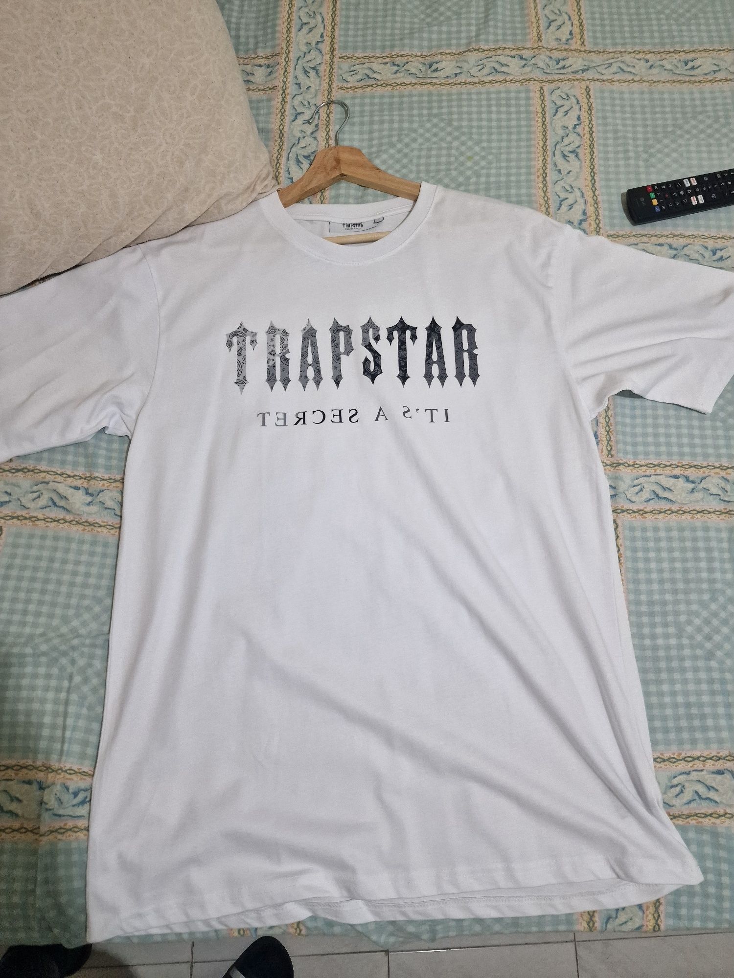 Camisa It' a secret Trapstar