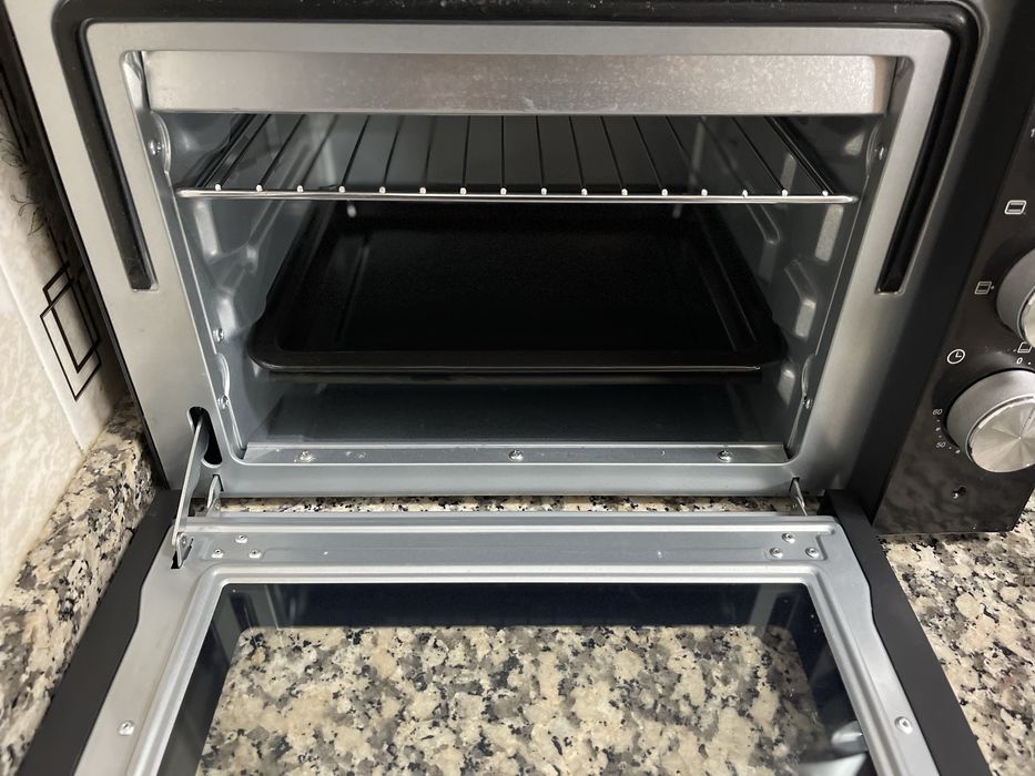 Forno como novo, em nom estado.