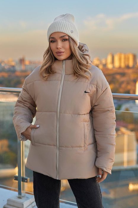Стильна жіноча куртка на синтепоні