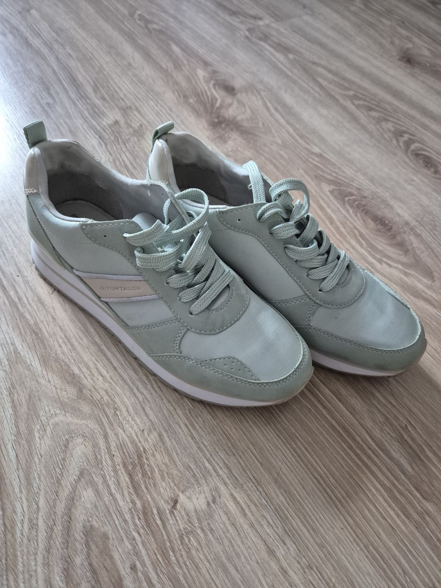 Adidasy rozmiar 39 bardzo wąskie