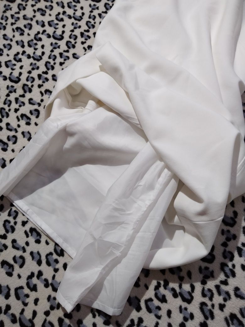Біла сукня від бренду Gerard Darel Paris