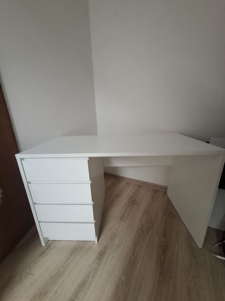 Biurko białe w bardzi dobrym stanie 60x120 4 szuflady