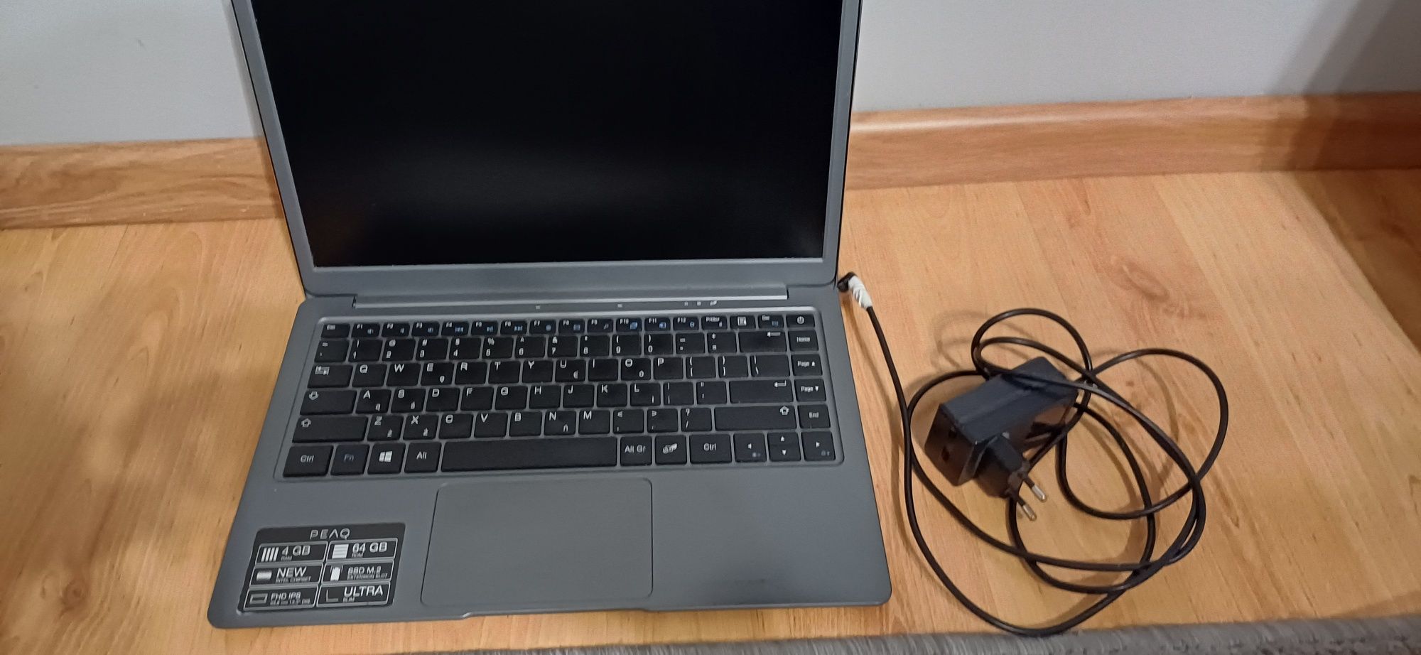 Laptop Peaq Slim S130