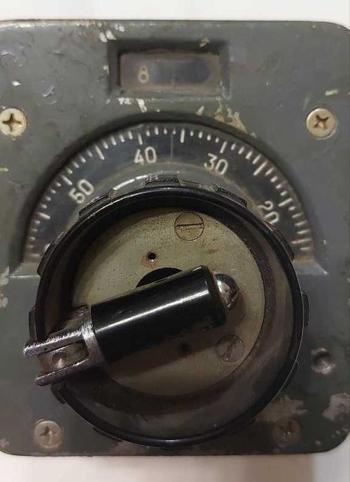 Кріплення та керування до вакуумних конденсаторів