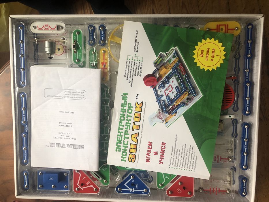 Электронный конструктор Знаток 999 схем