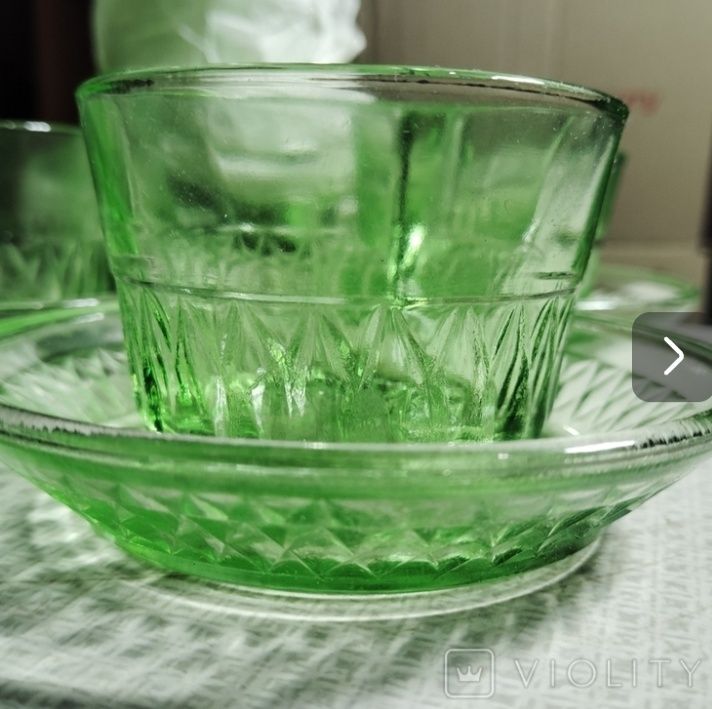 Кофейный сервиз из зелёного стекла