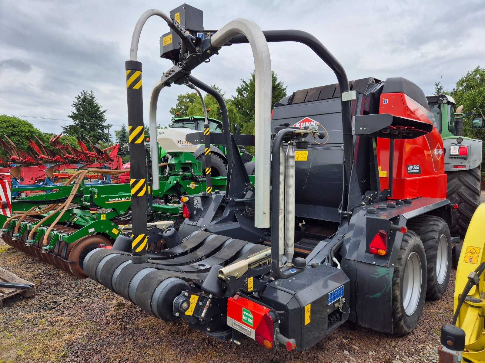 Kuhn VBP 2265 Prasoowijarka OptiCut 23 noże sianokiszonki z Niemiec