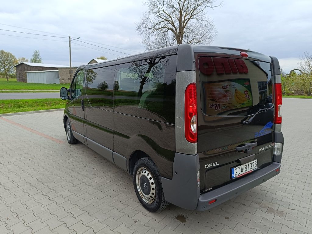 Ładny Opel Vivaro 2009r 8 osób Long