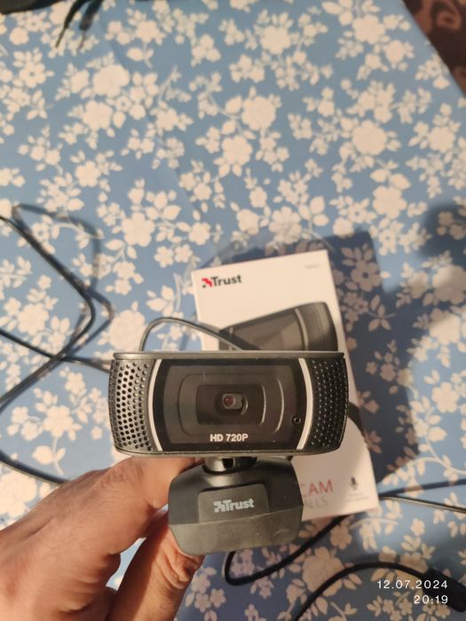 Продаю Веб-камеру Trust