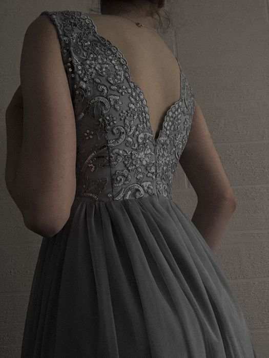 Продаю новеньке плаття з розрізом