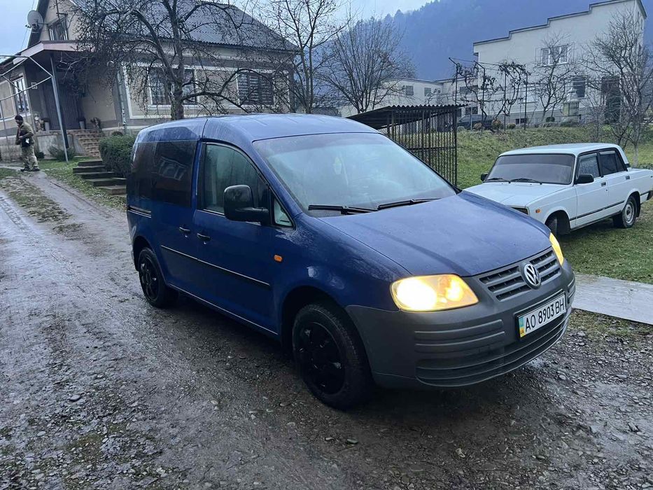 В продажі фольцваген кадік 2004року 2.0sdi механіка