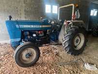 Trator Ford 3600 com muito material